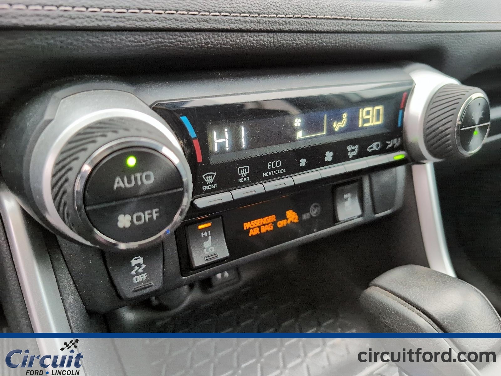 2019 Toyota RAV4 - Image 13