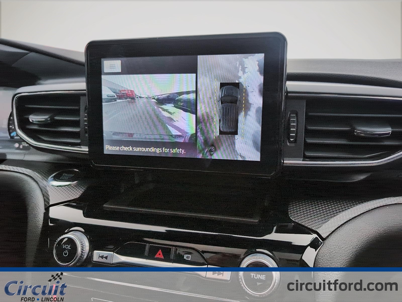 2022 Ford Explorer - Image 21