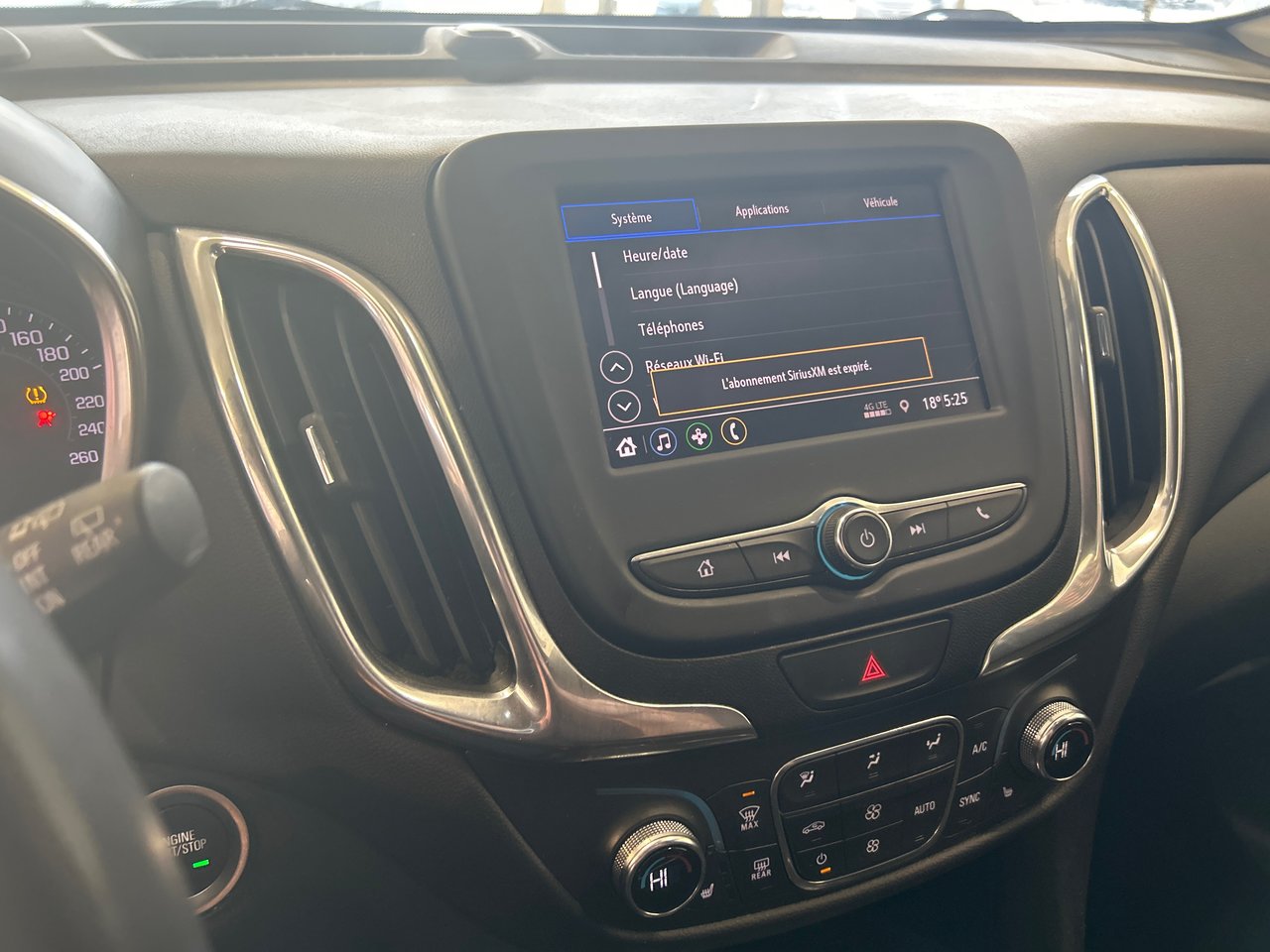 2021 Chevrolet Equinox - Image 24