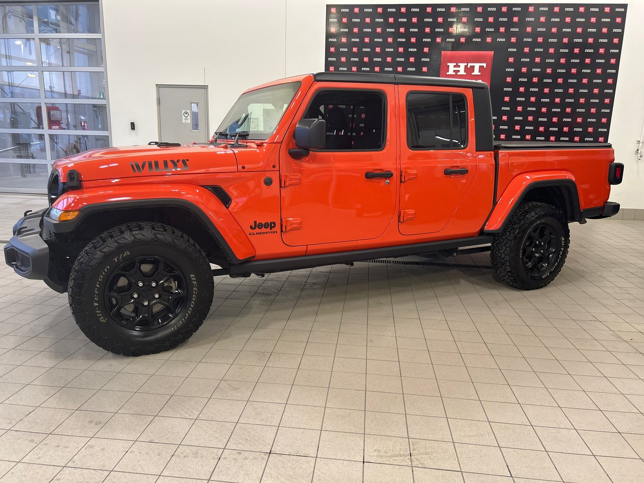 2023 Jeep Gladiator - Image 2
