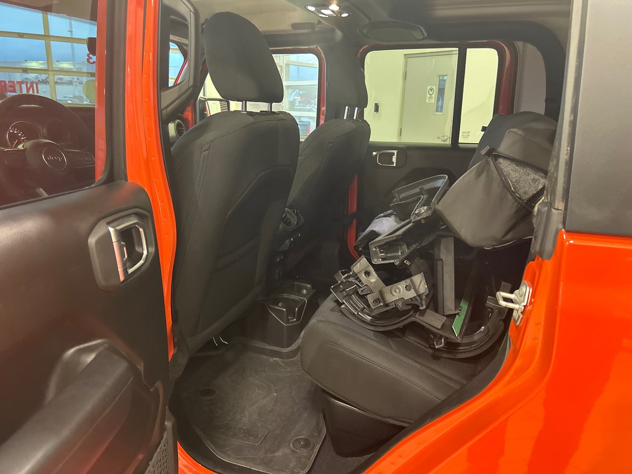 2023 Jeep Gladiator - Image 10