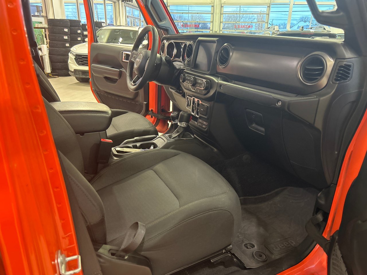 2023 Jeep Gladiator - Image 14