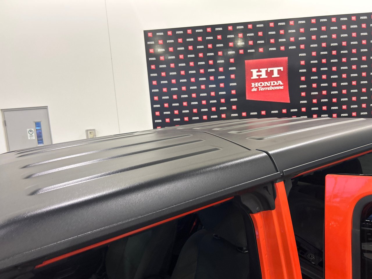 2023 Jeep Gladiator - Image 18