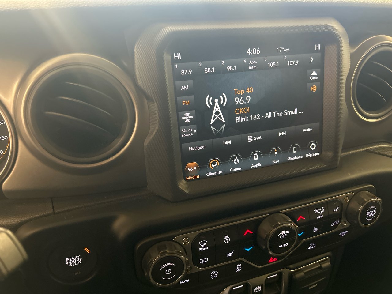 2023 Jeep Gladiator - Image 24