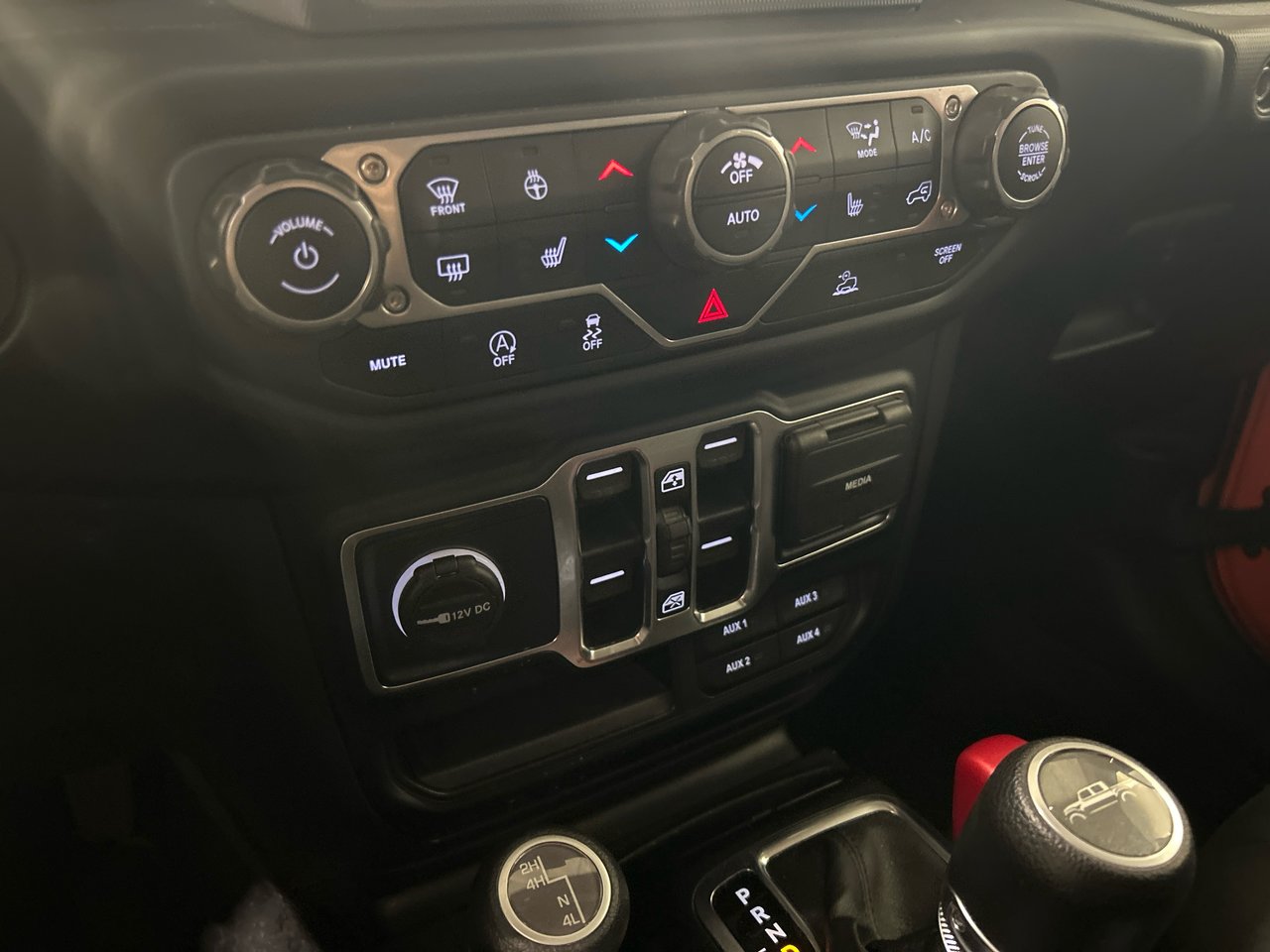 2023 Jeep Gladiator - Image 29