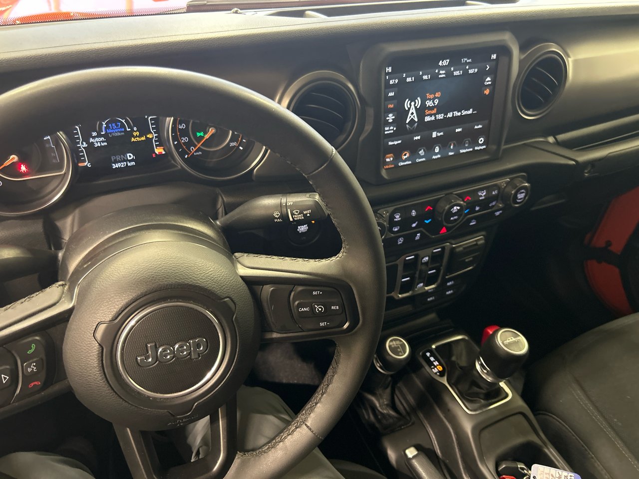 2023 Jeep Gladiator - Image 30