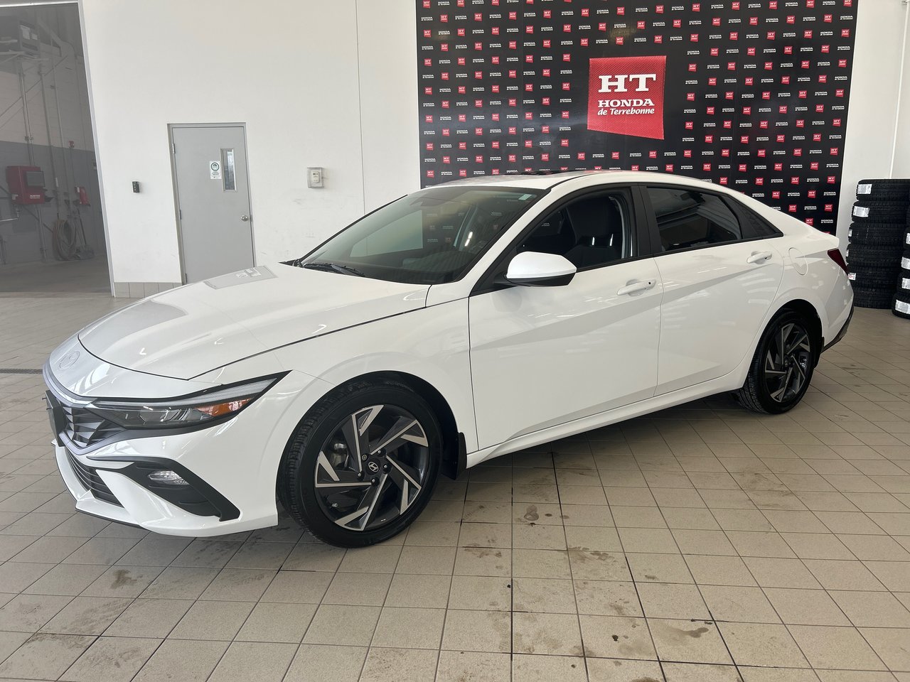 2024 Hyundai Elantra - Image 2