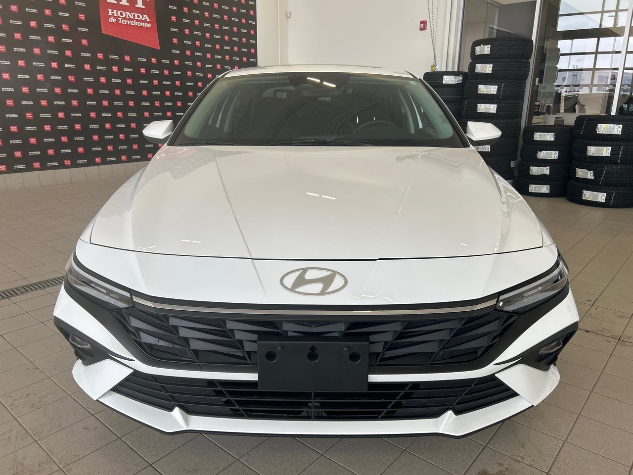 2024 Hyundai Elantra - Image 3