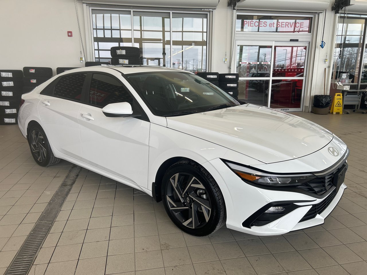 2024 Hyundai Elantra - Image 4