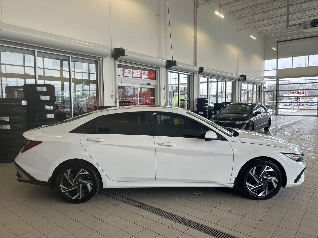 2024 Hyundai Elantra - Image 5