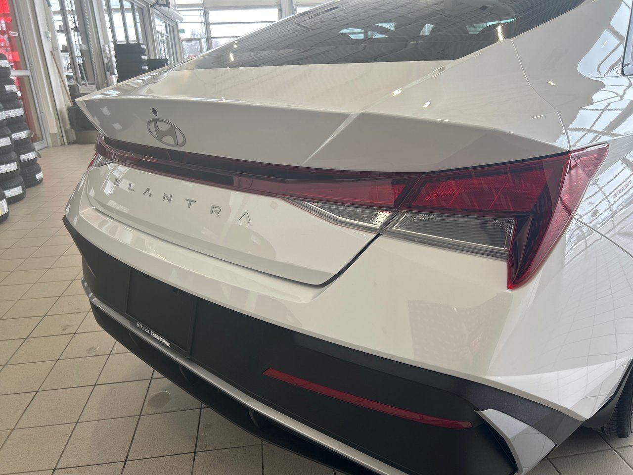 2024 Hyundai Elantra - Image 11