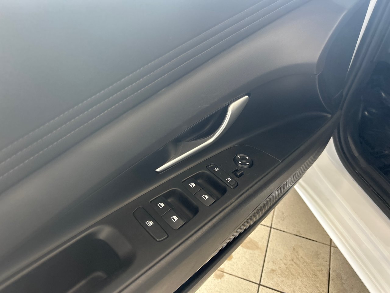 2024 Hyundai Elantra - Image 23