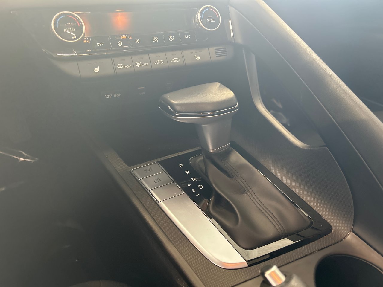 2024 Hyundai Elantra - Image 24