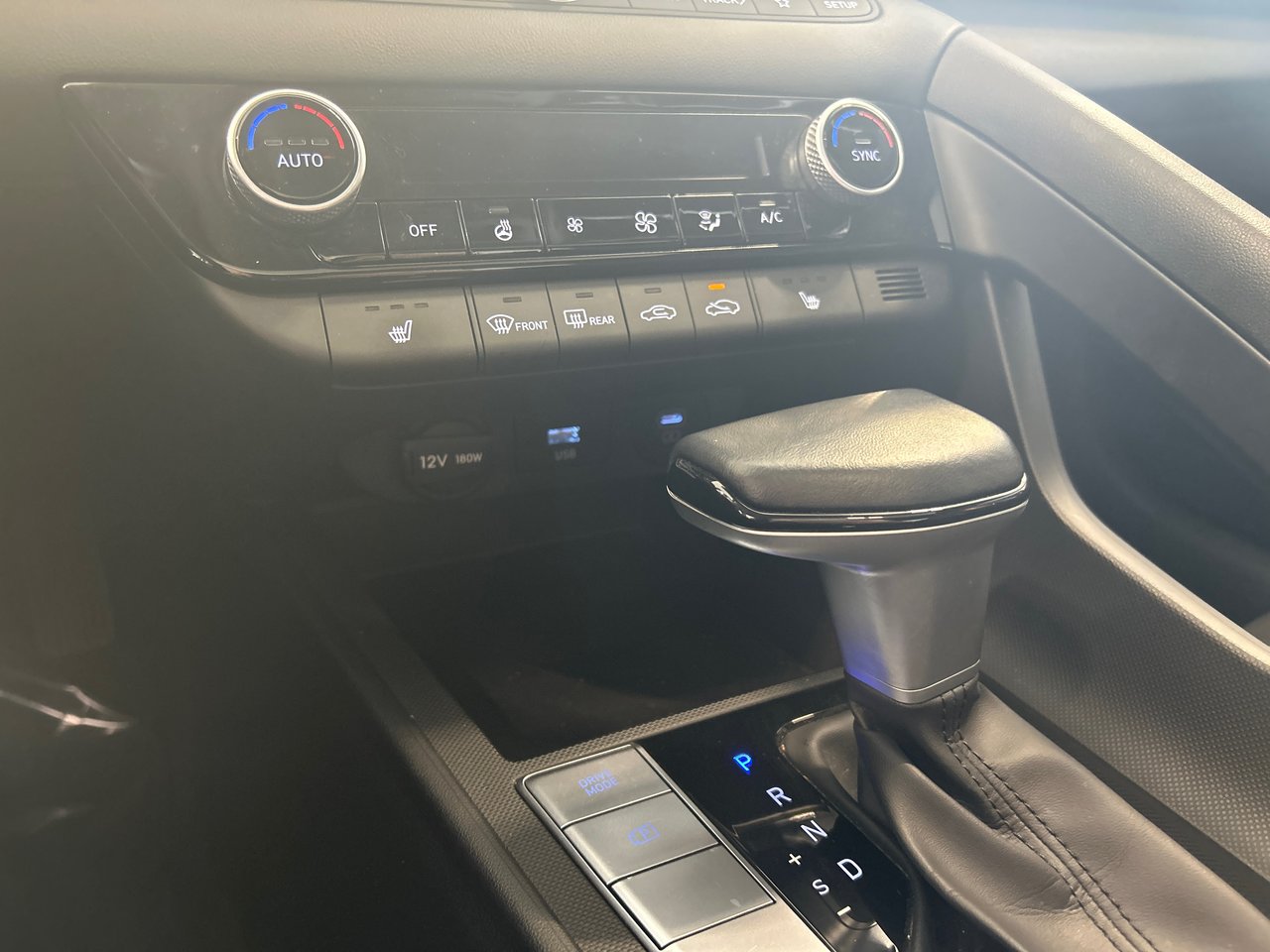 2024 Hyundai Elantra - Image 29