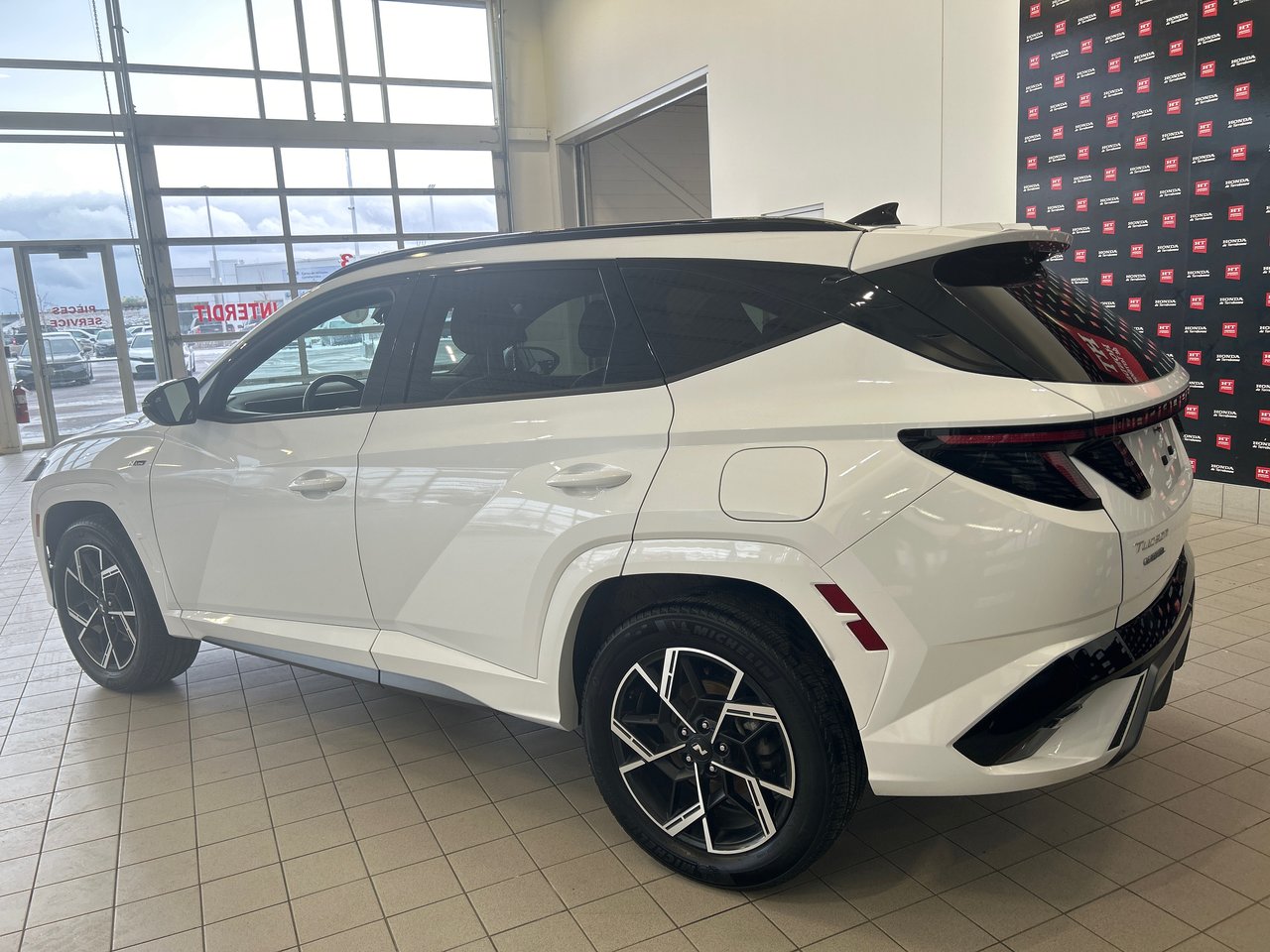 2025 Hyundai Tucson Hybrid - Image 8