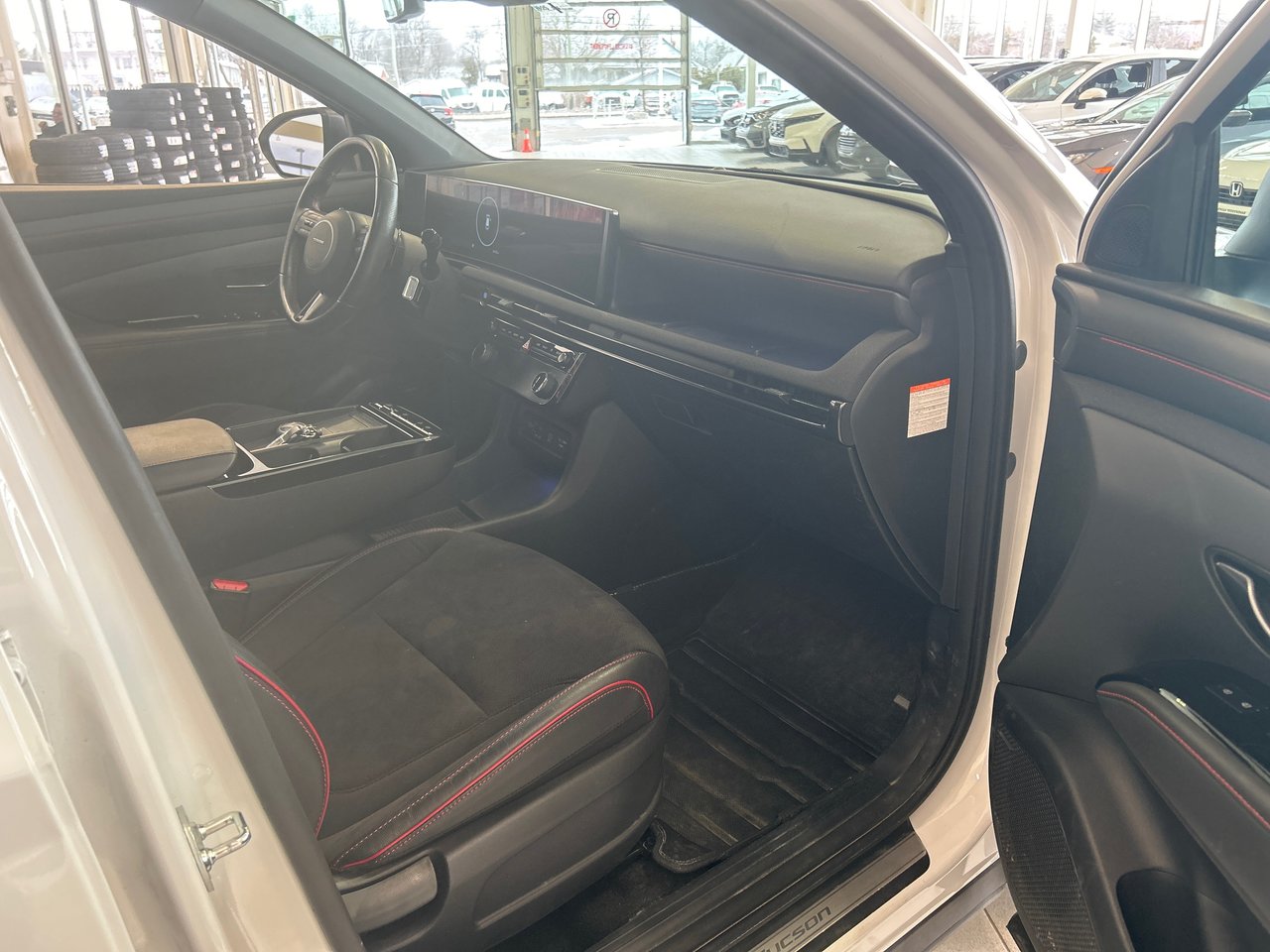 2025 Hyundai Tucson Hybrid - Image 13