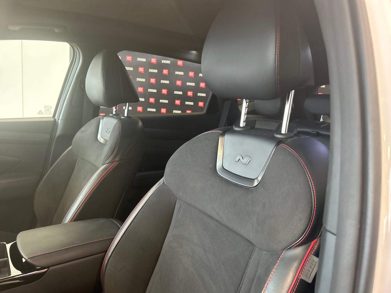 2025 Hyundai Tucson Hybrid - Image 17