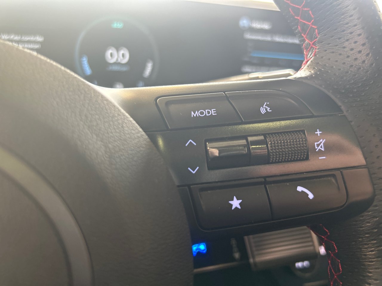 2025 Hyundai Tucson Hybrid - Image 30