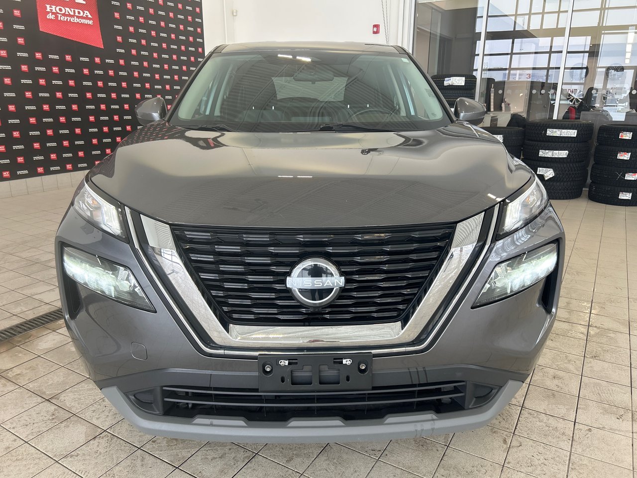 2022 Nissan Rogue - Image 3