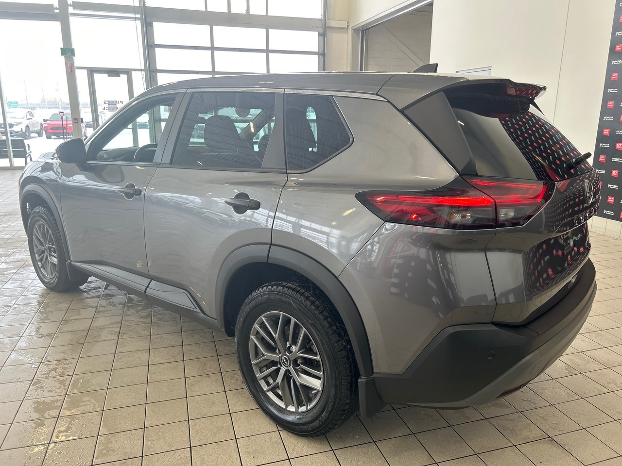 2022 Nissan Rogue - Image 8