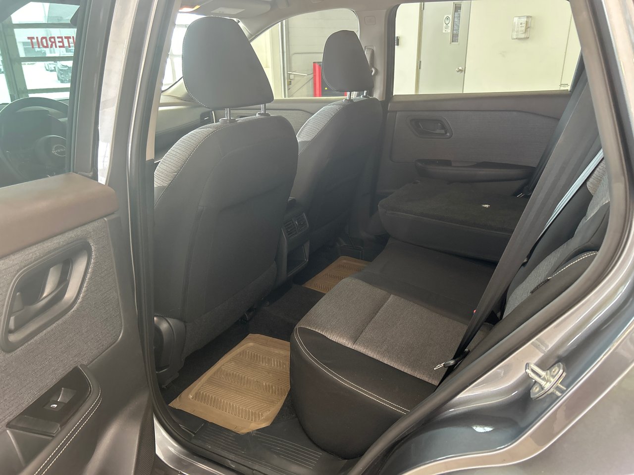 2022 Nissan Rogue - Image 9