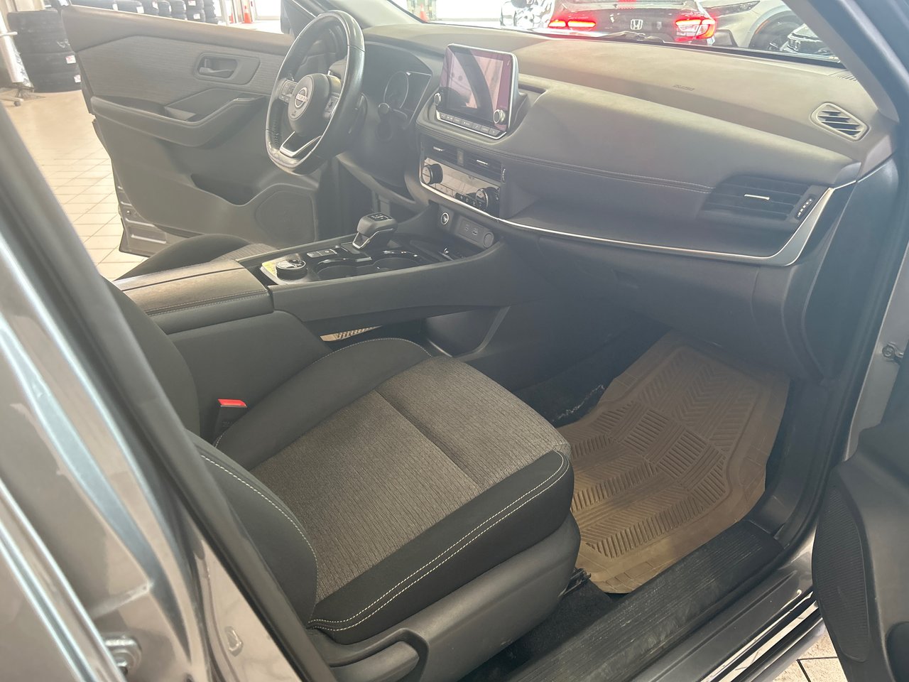 2022 Nissan Rogue - Image 15