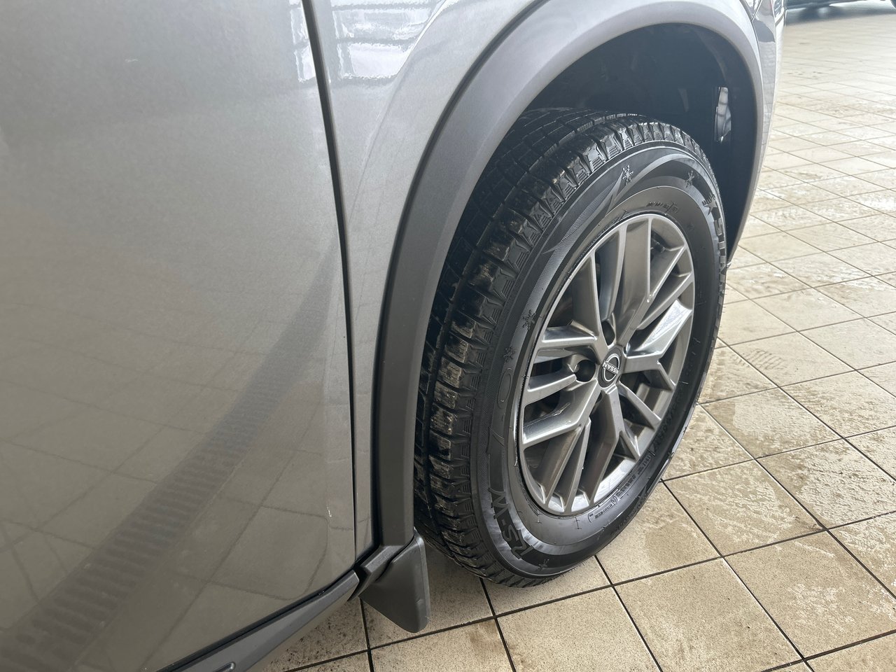 2022 Nissan Rogue - Image 16