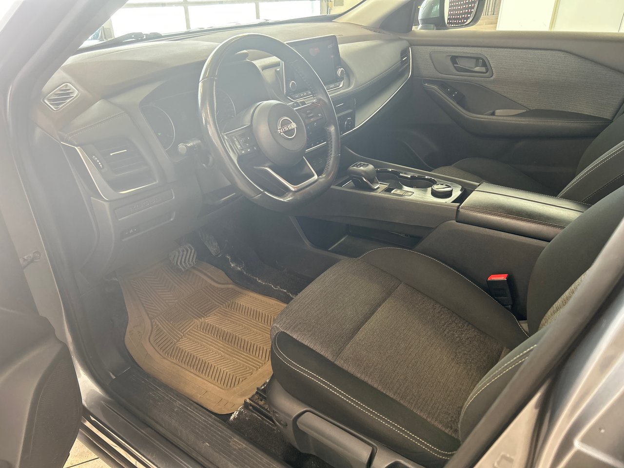 2022 Nissan Rogue - Image 17