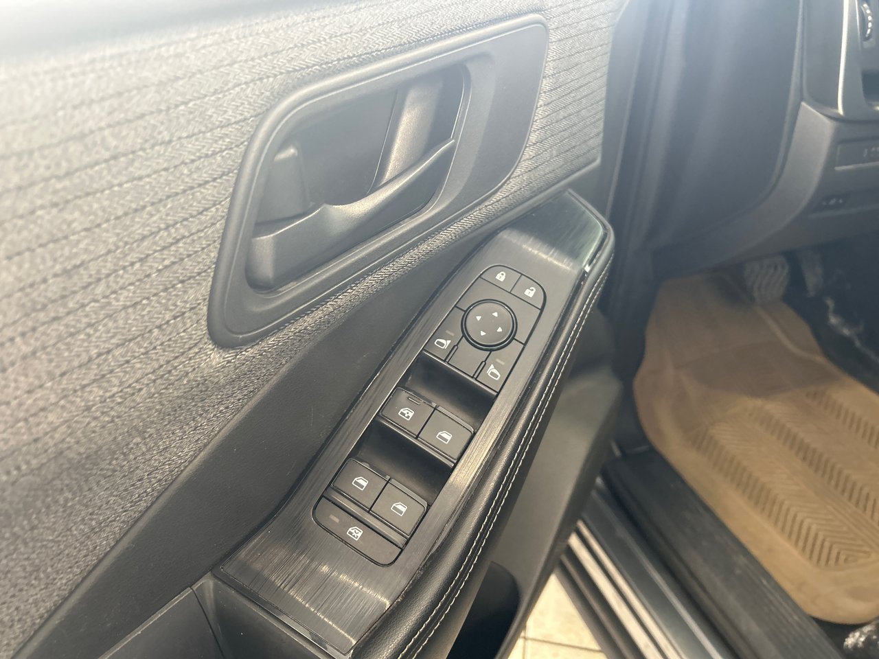 2022 Nissan Rogue - Image 18