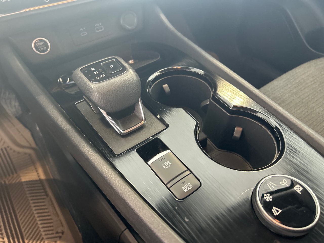 2022 Nissan Rogue - Image 19