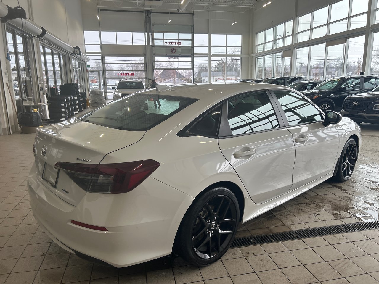 2025 Honda Civic Sedan Hybrid - Image 6