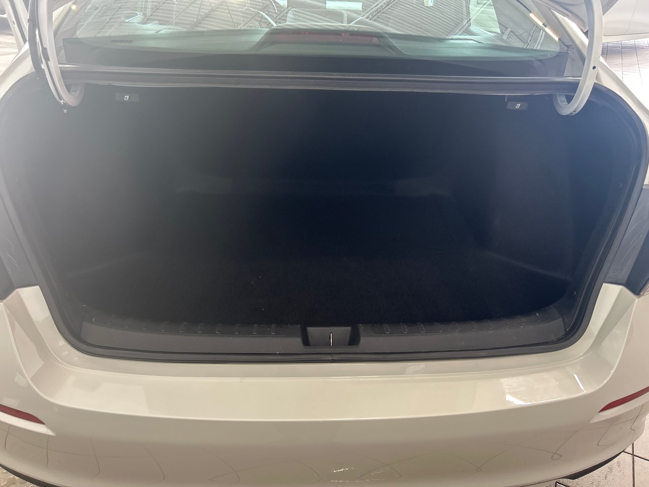 2025 Honda Civic Sedan Hybrid - Image 10