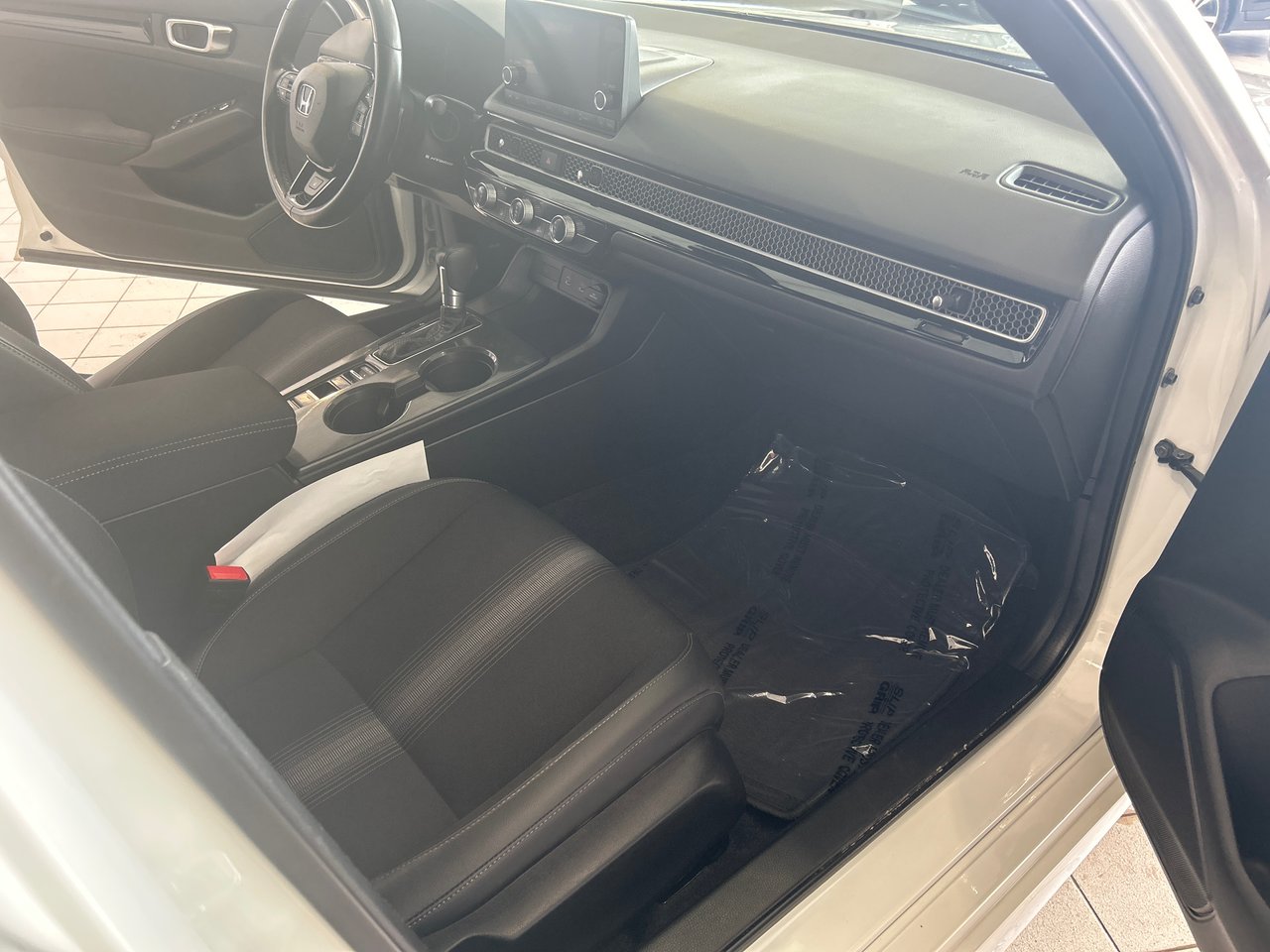 2025 Honda Civic Sedan Hybrid - Image 13