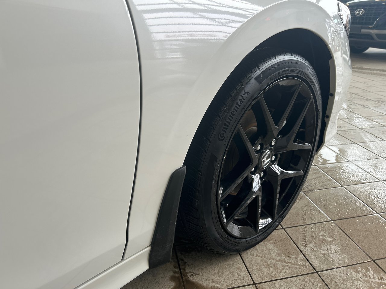 2025 Honda Civic Sedan Hybrid - Image 14