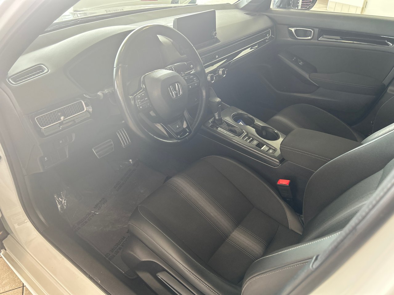 2025 Honda Civic Sedan Hybrid - Image 17