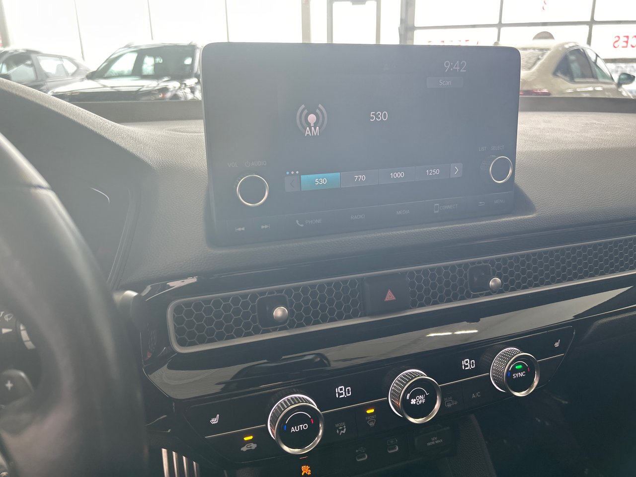 2025 Honda Civic Sedan Hybrid - Image 23