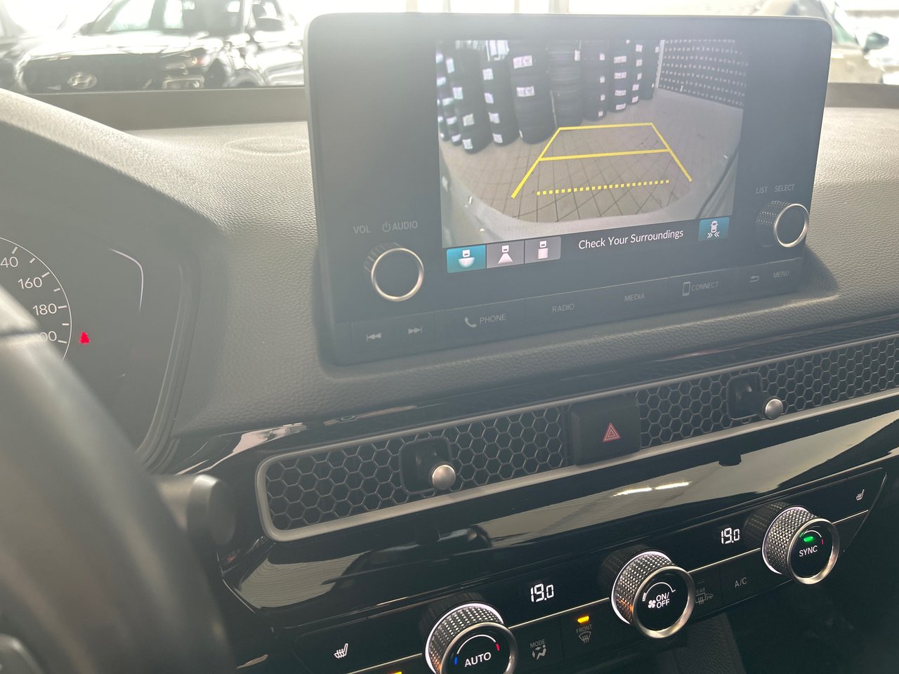 2025 Honda Civic Sedan Hybrid - Image 30