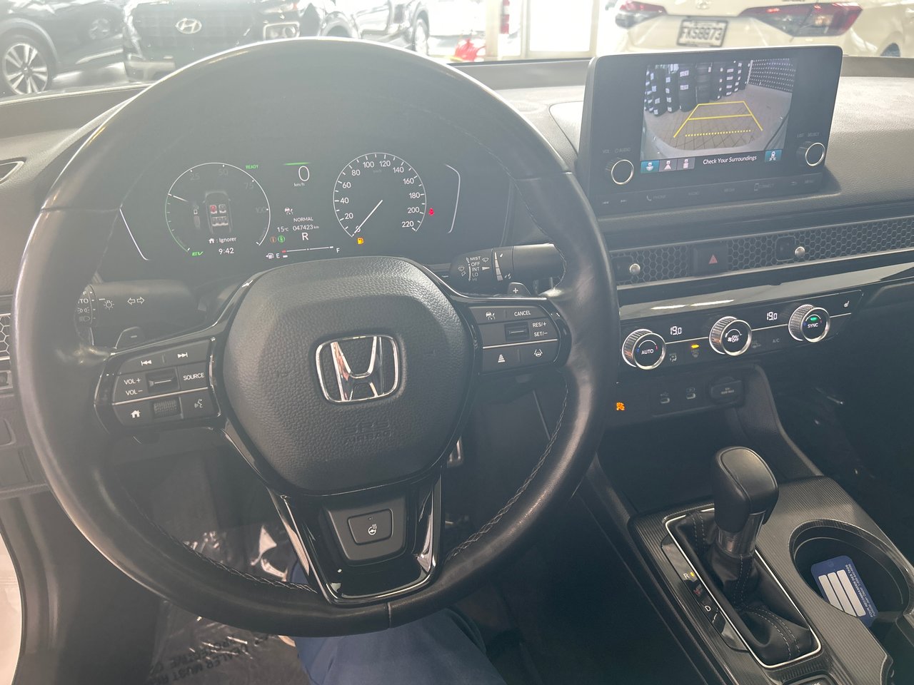 2025 Honda Civic Sedan Hybrid - Image 31