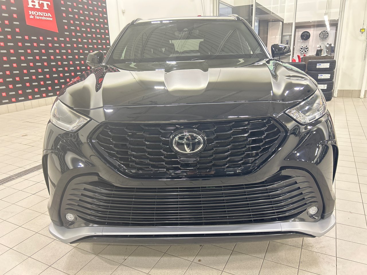 2022 Toyota Highlander - Image 3