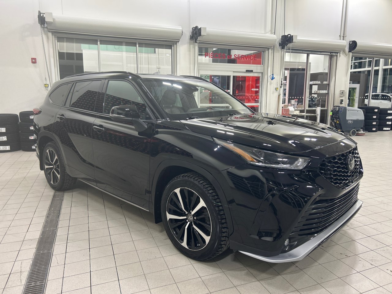 2022 Toyota Highlander - Image 4