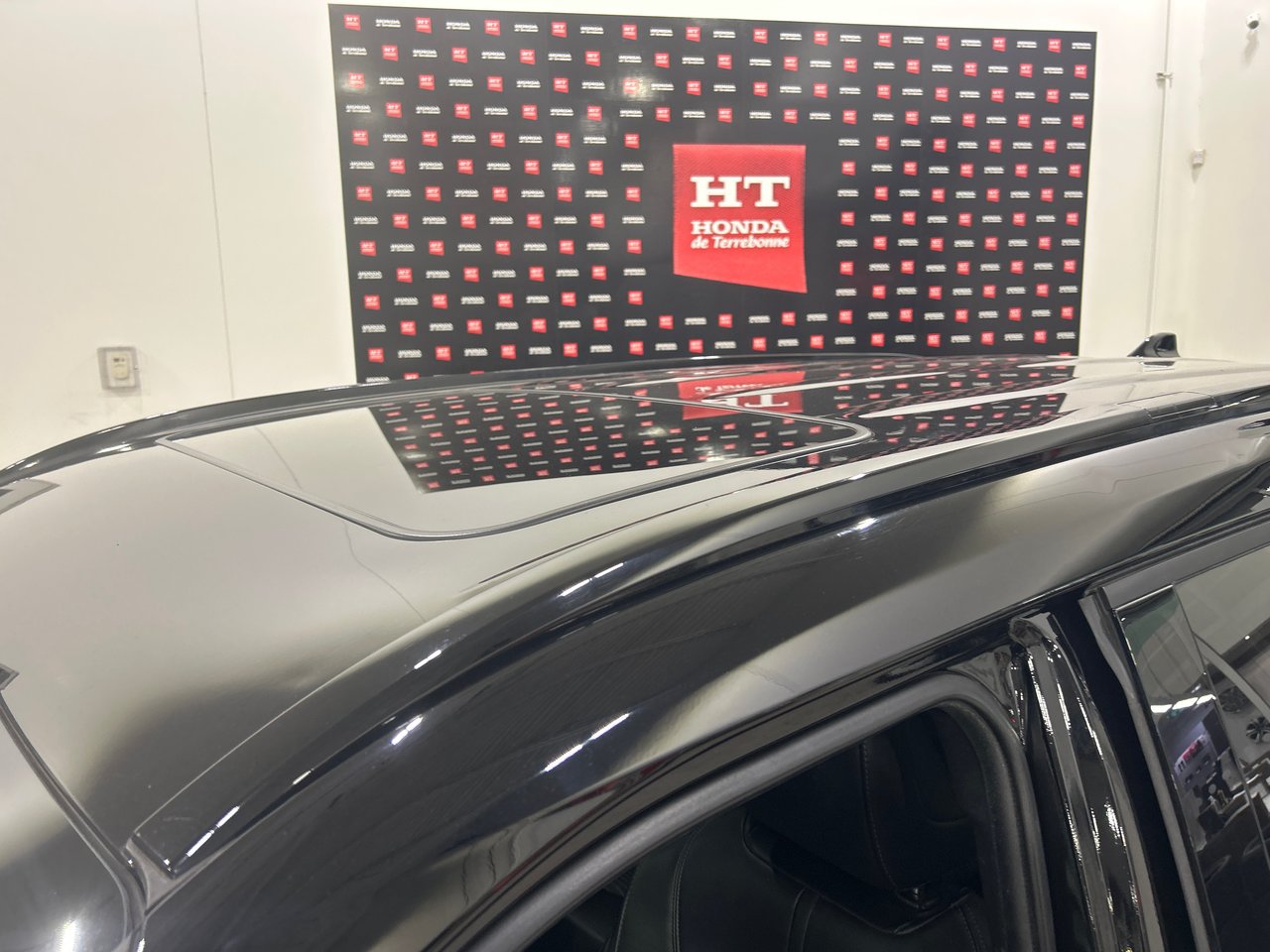 2022 Toyota Highlander - Image 16