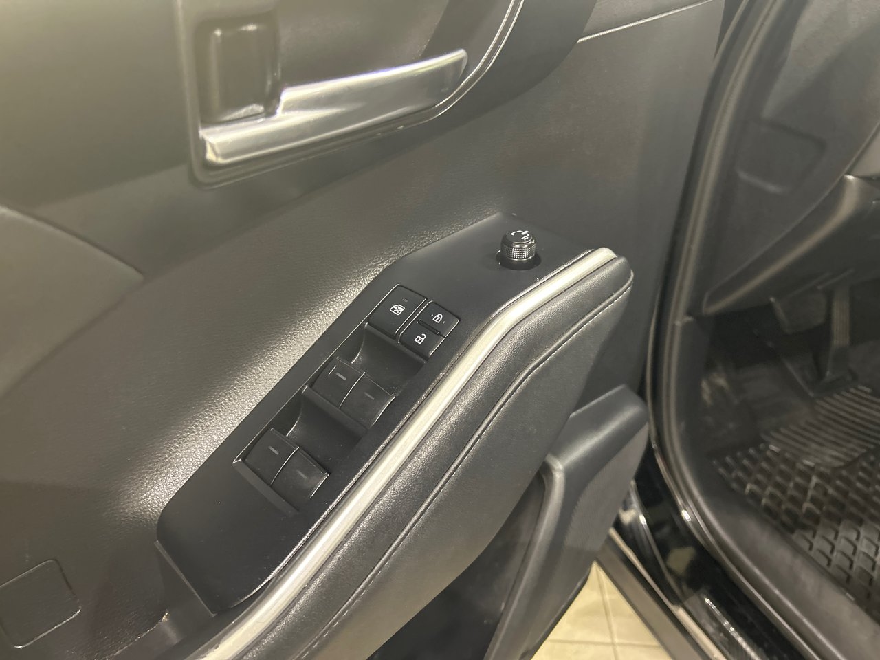 2022 Toyota Highlander - Image 21