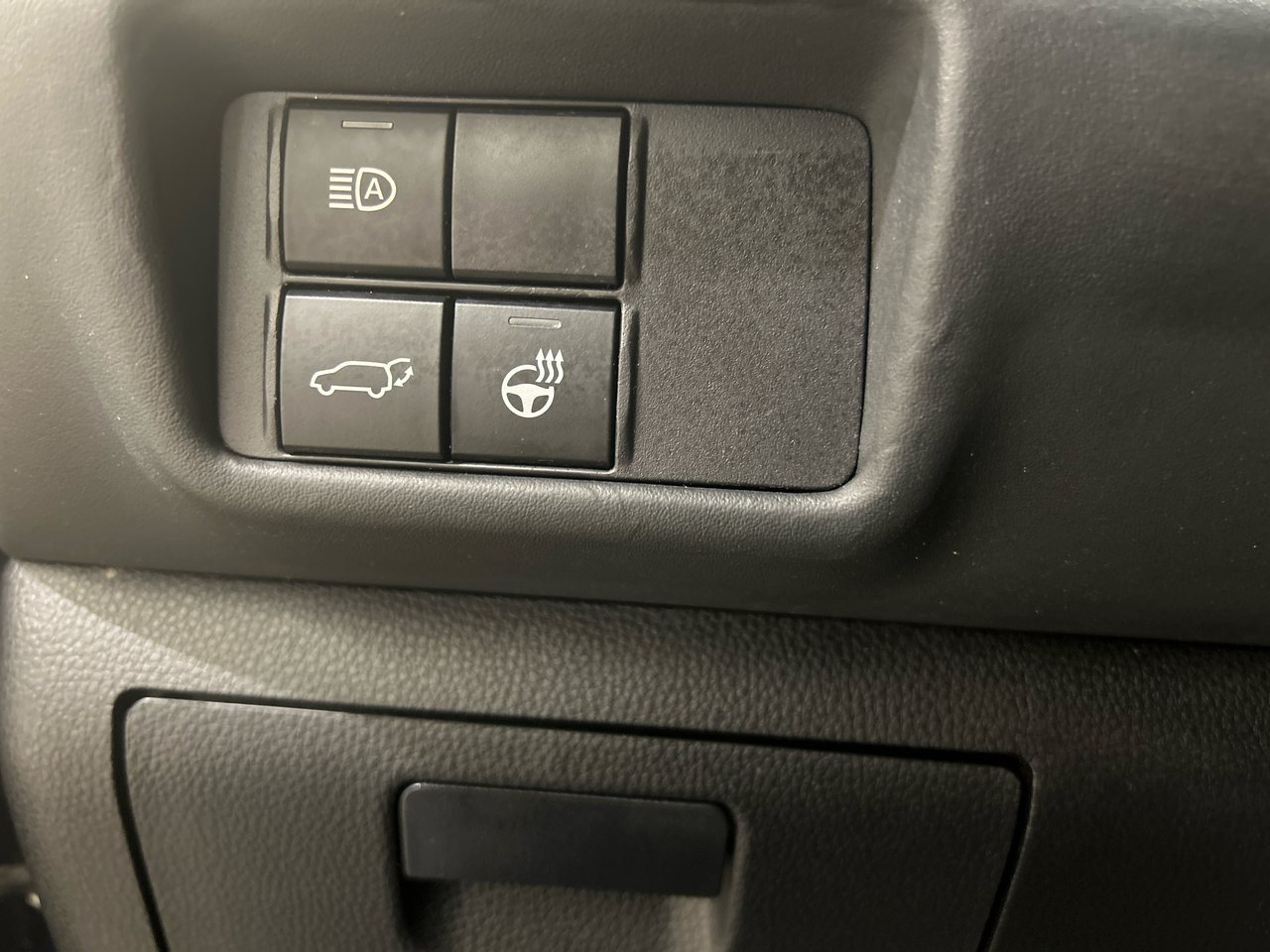 2022 Toyota Highlander - Image 22