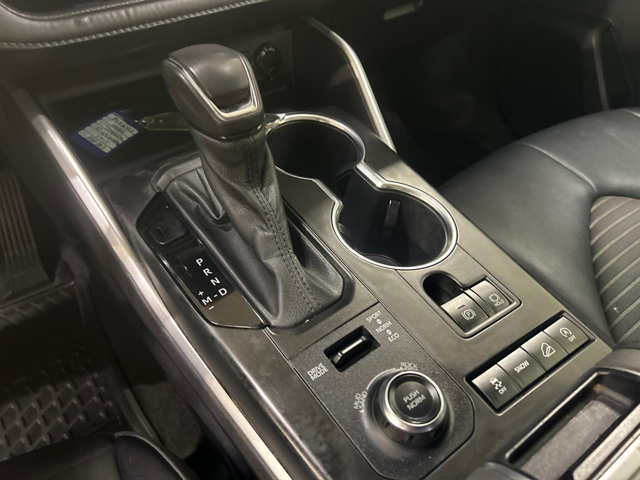 2022 Toyota Highlander - Image 23