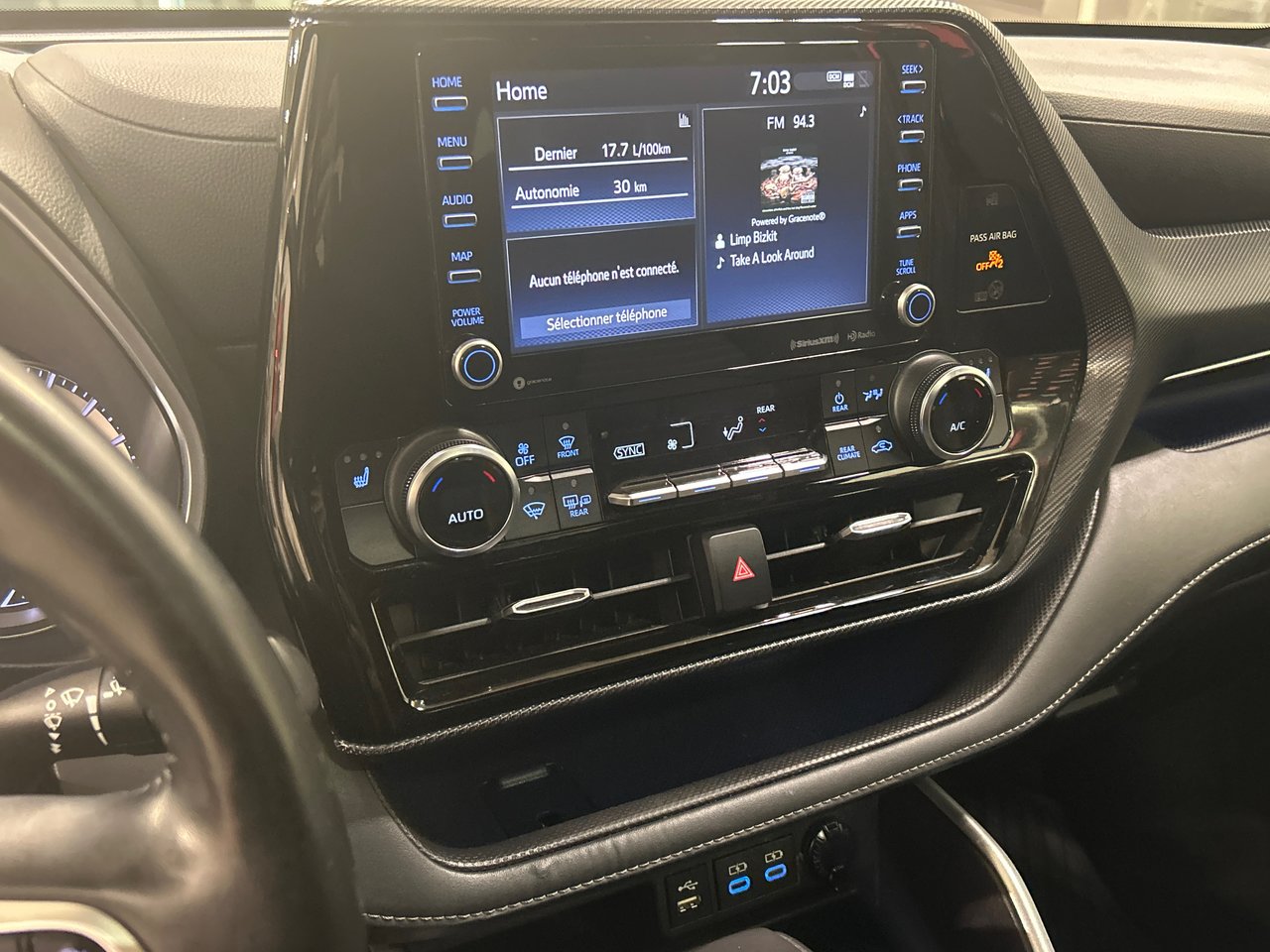 2022 Toyota Highlander - Image 27