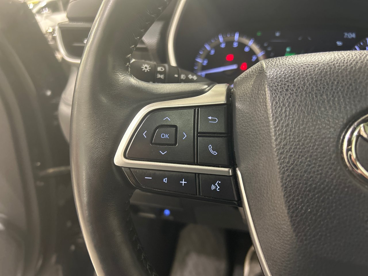 2022 Toyota Highlander - Image 29