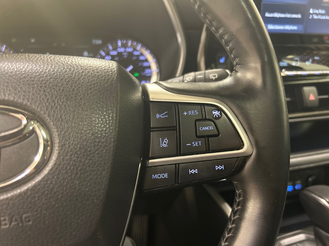 2022 Toyota Highlander - Image 30