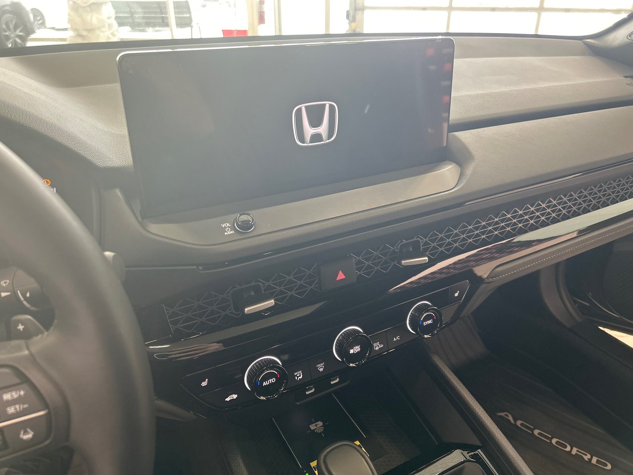 2025 Honda Accord Hybrid - Image 23