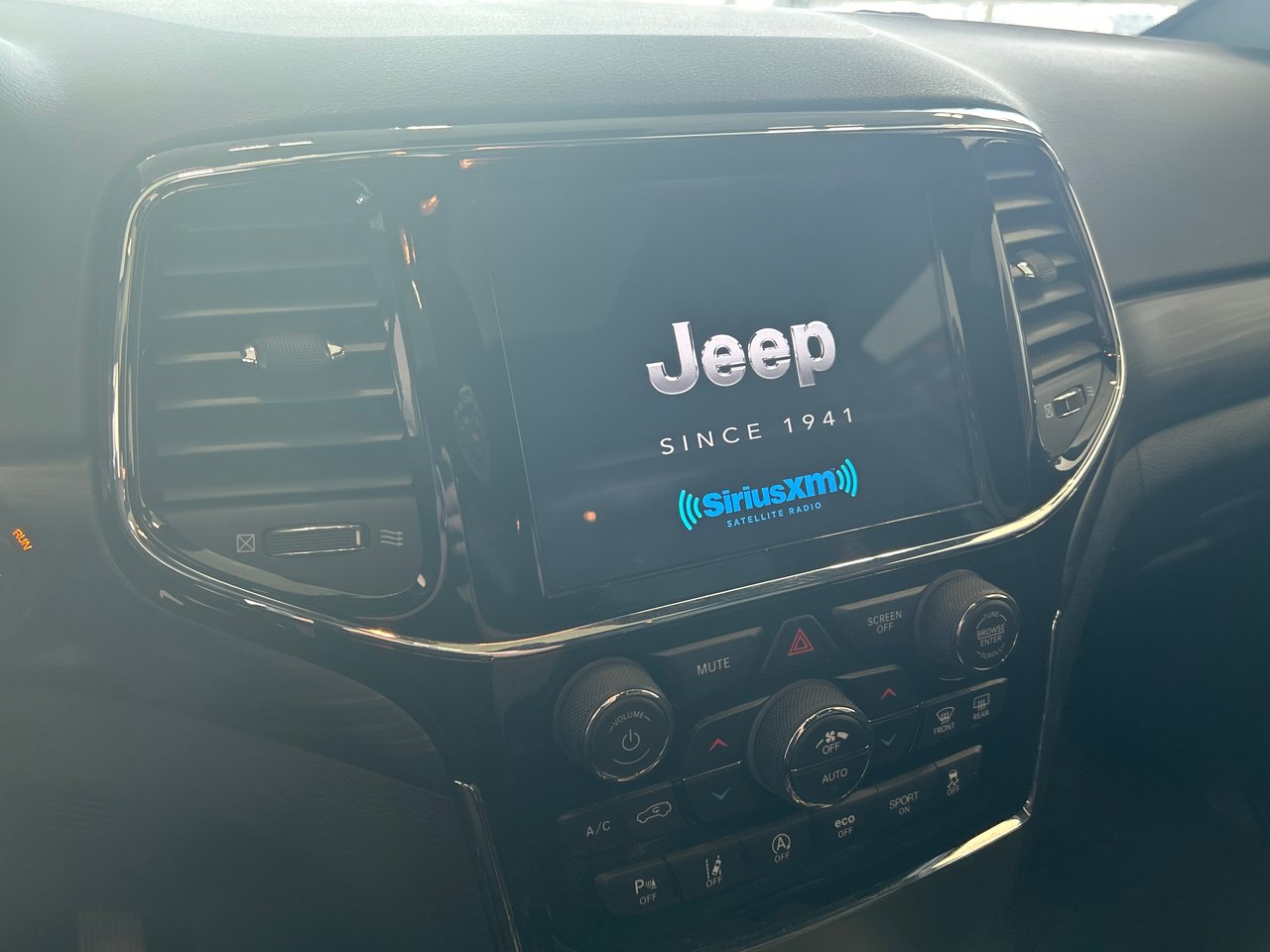 2022 Jeep Grand Cherokee WK - Image 19