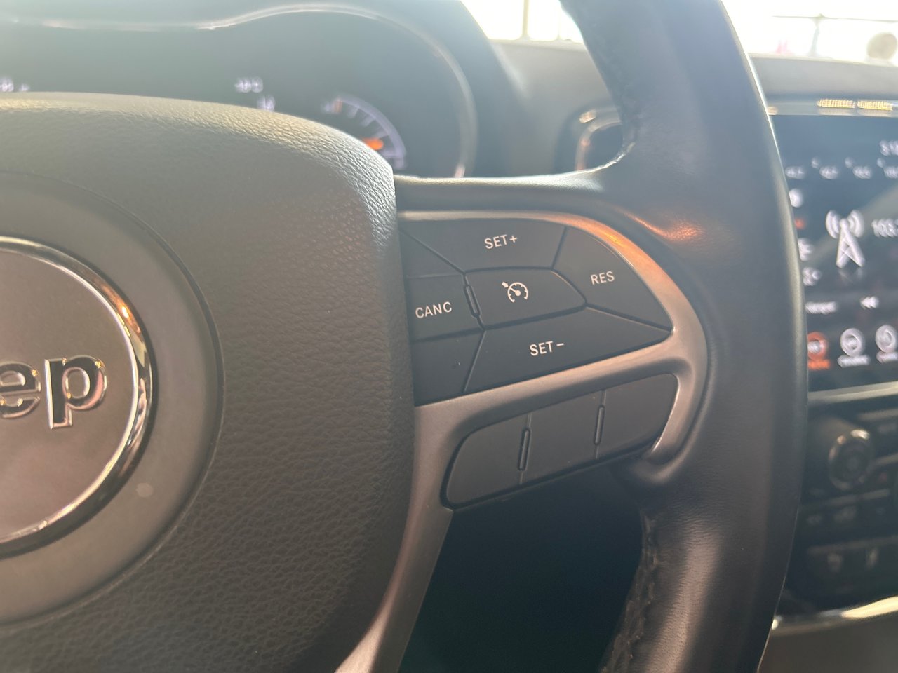 2022 Jeep Grand Cherokee WK - Image 23